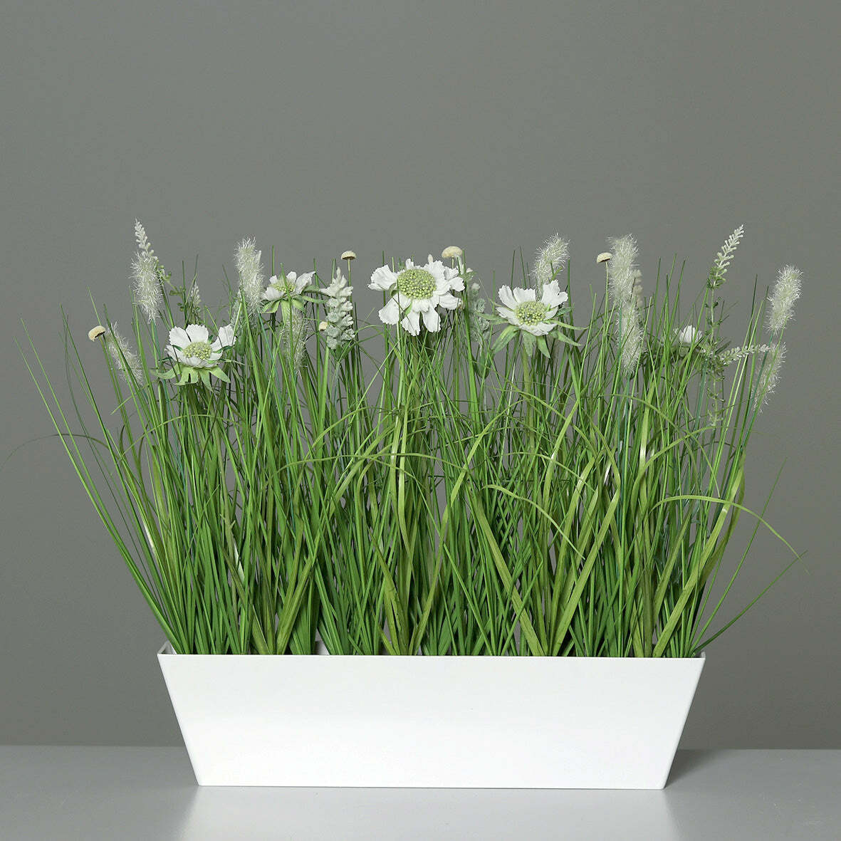 Composition artificielle fleurs de prairie - coupe plastique rectangulaire blanche - H.41cm Q1