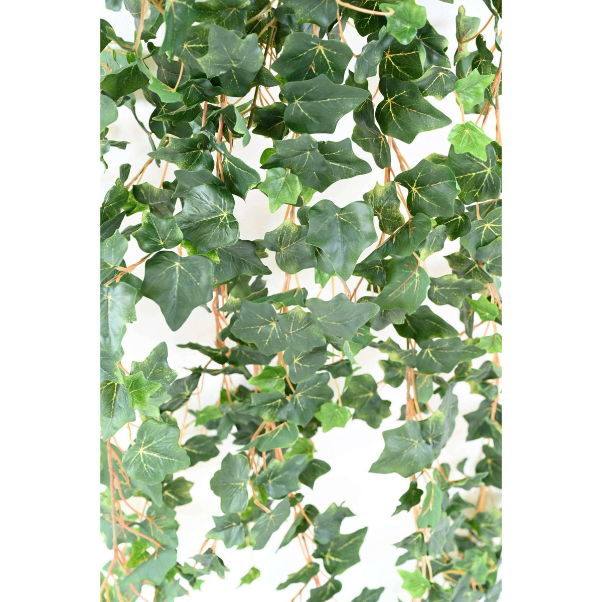 Feuillage artificiel chute de Lierre en piquet - 1039 feuilles artificielles - H.200cm vert - L6